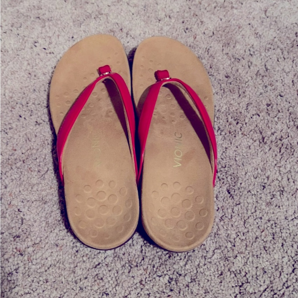 Vionic red patent leather red sandal